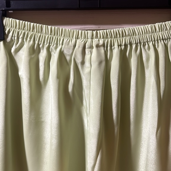 Victoria Secret Glazed Lime Green Silky Satin Pajama Set - Picture 6 of 7